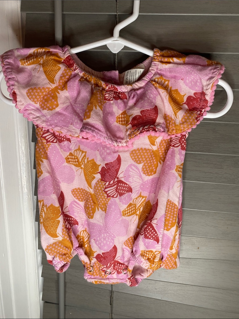 Kate‎ Quinn Pink Butterfly Ruffle Baby Romper 3-6 months organic cotton
